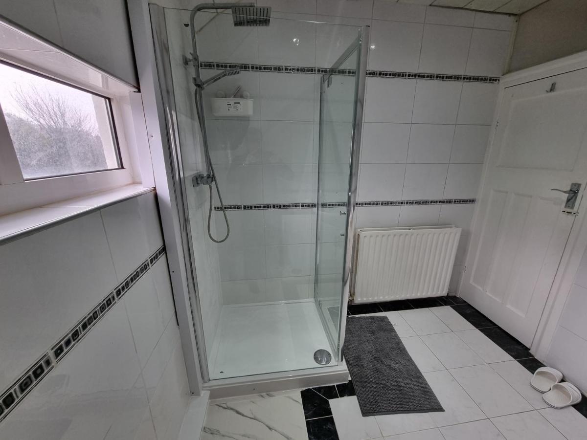 Luxury Double Bed With Private Bathroom, Netflix, Work Space And Wifi Leeds  Eksteriør bilde