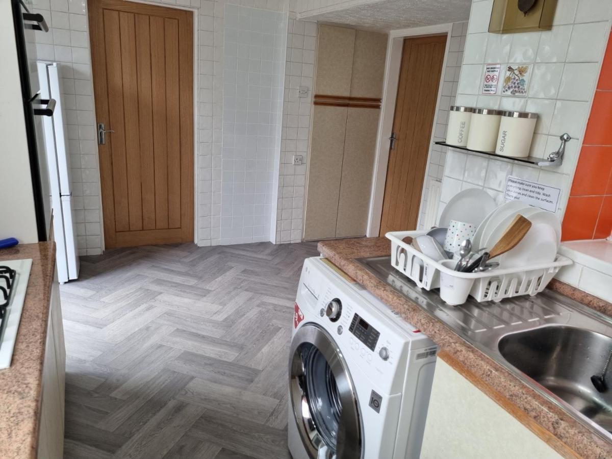 Luxury Double Bed With Private Bathroom, Netflix, Work Space And Wifi Leeds  Eksteriør bilde