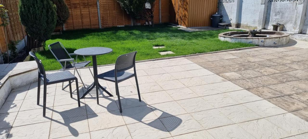 Luxury Double Bed With Private Bathroom, Netflix, Work Space And Wifi Leeds  Eksteriør bilde