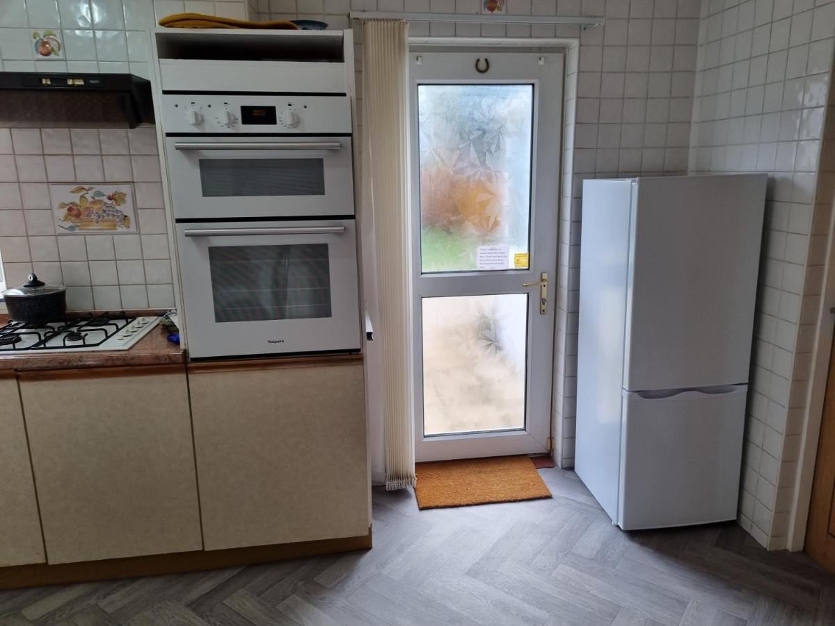 Luxury Double Bed With Private Bathroom, Netflix, Work Space And Wifi Leeds  Eksteriør bilde