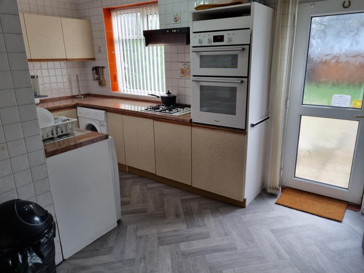 Luxury Double Bed With Private Bathroom, Netflix, Work Space And Wifi Leeds  Eksteriør bilde