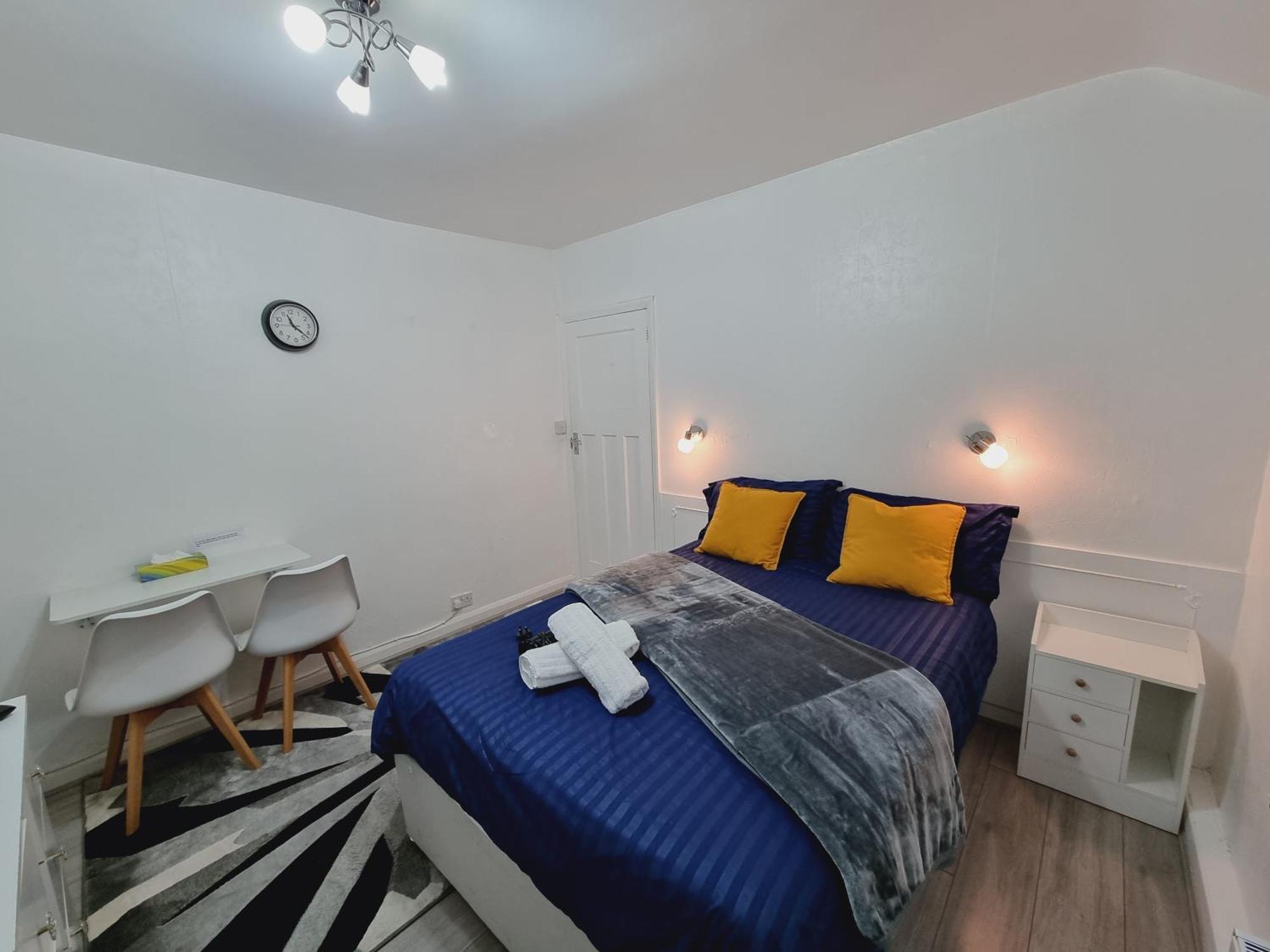 Luxury Double Bed With Private Bathroom, Netflix, Work Space And Wifi Leeds  Eksteriør bilde